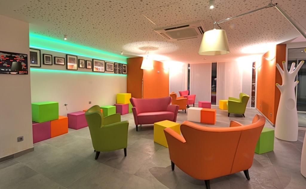 Отель Ibis Styles Нивель Экстерьер фото