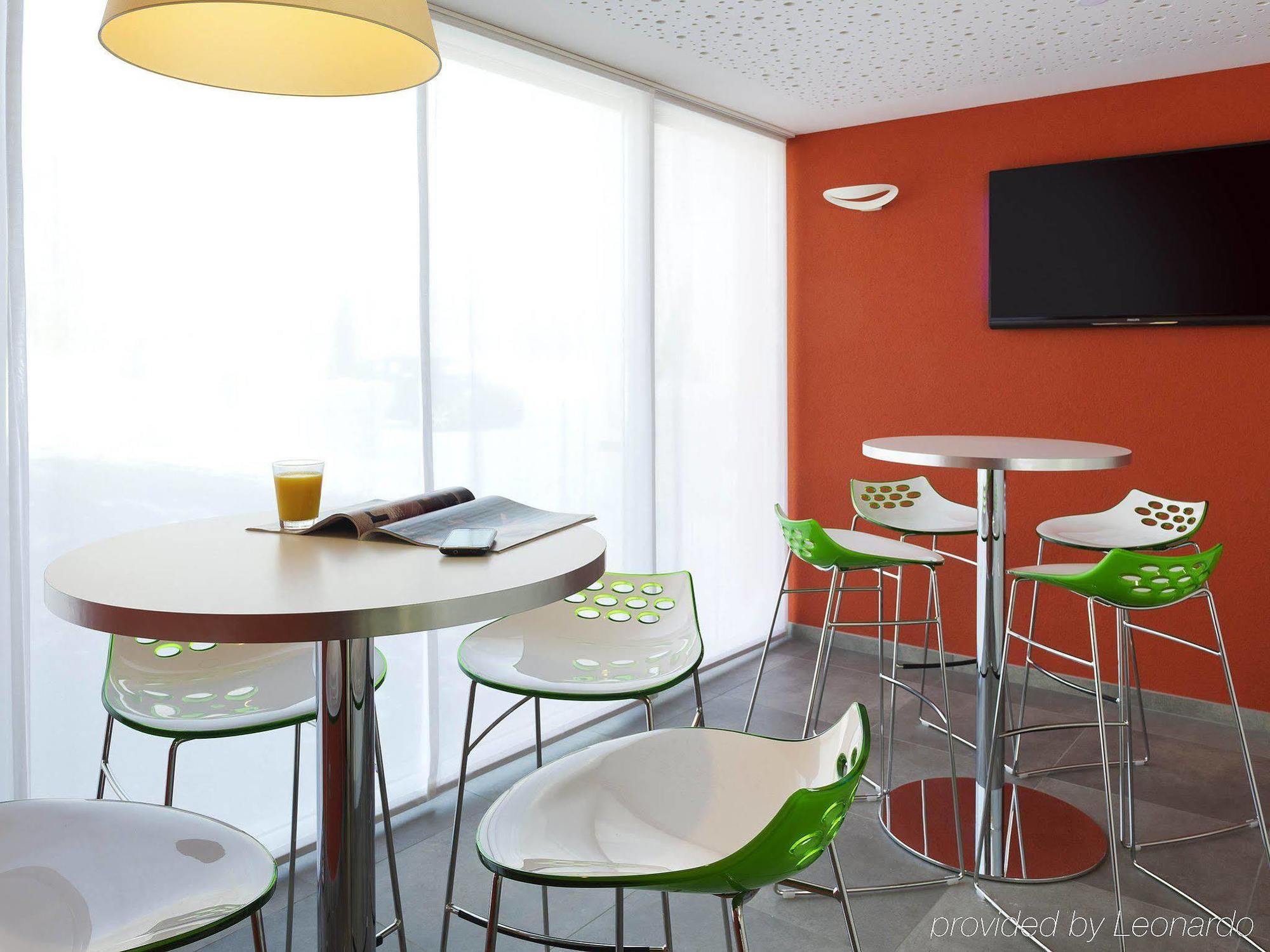 Отель Ibis Styles Нивель Экстерьер фото